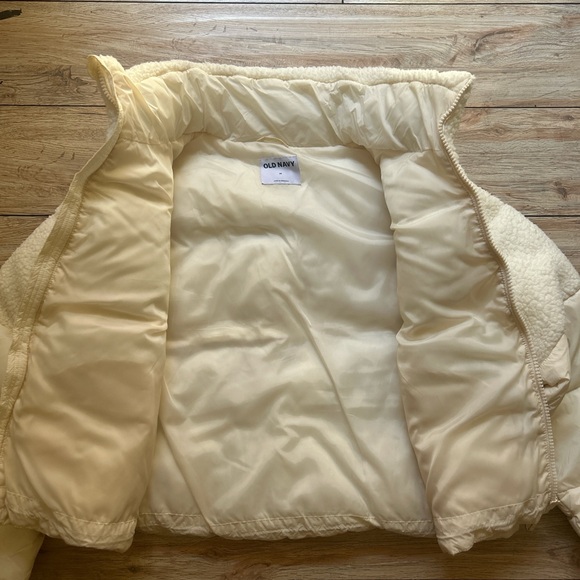 ❌SOLD❌ Old Navy Cropped Puffer Jacket - Picture 4 of 5